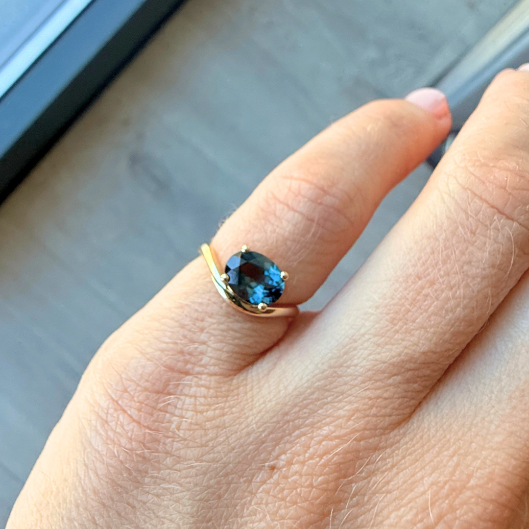 MIDNIGHT PINKY RING WITH LONDON BLUE TOPAZ