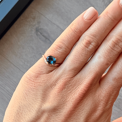 MIDNIGHT PINKY RING WITH LONDON BLUE TOPAZ