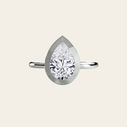 VELORA RING, THE BEZEL SOLITARIRE